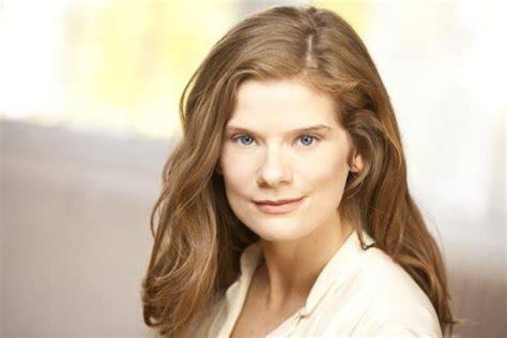 Actress Kimberly Richardson doesn't stay on the path