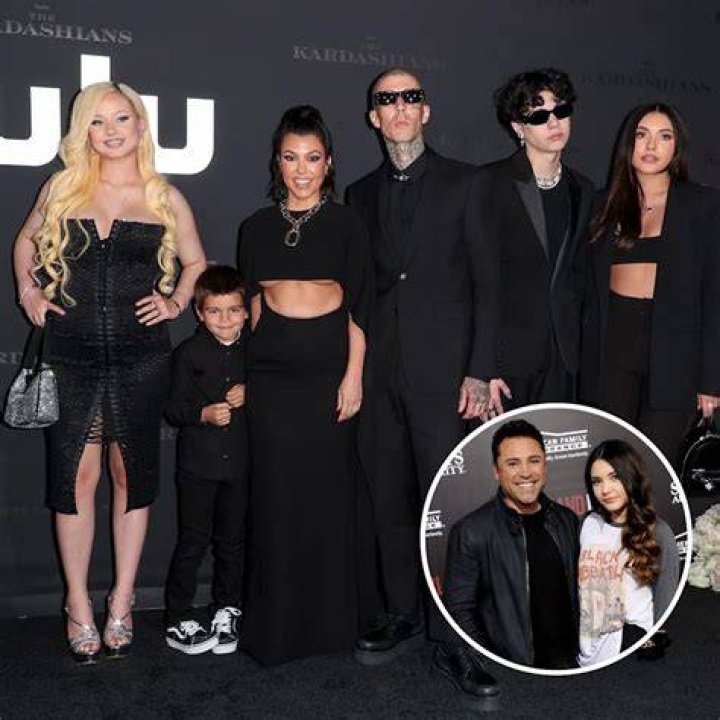 Atiana De La Hoya Has 7 Siblings from Her Mother and Father's Side