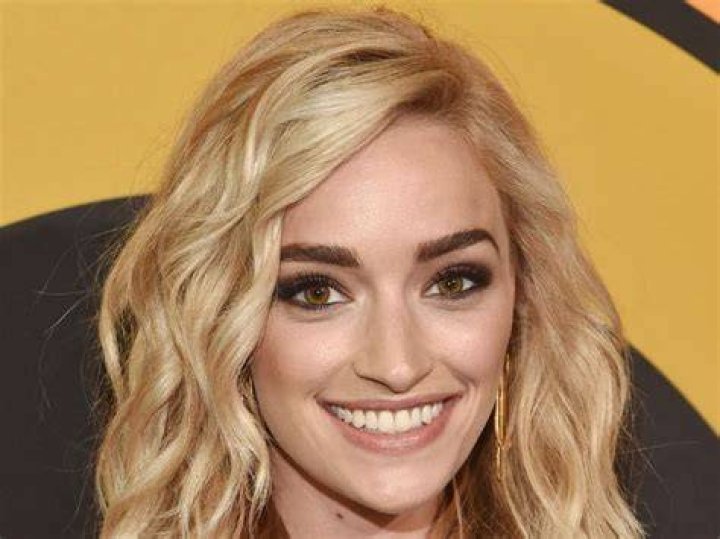 Brianne Howey Wiki, Age, Bio, Husband, Height, Net Worth