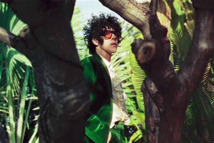 Crea LP poes&iacute;a musical con 'Love Lines'