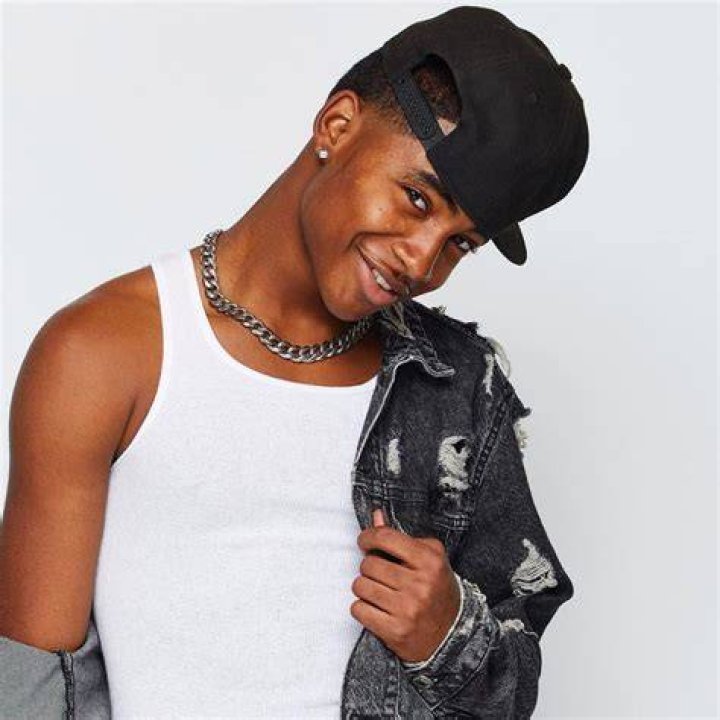 Famous Debo — Bio, Parents, Instagram career, Girlfriend, Net worth