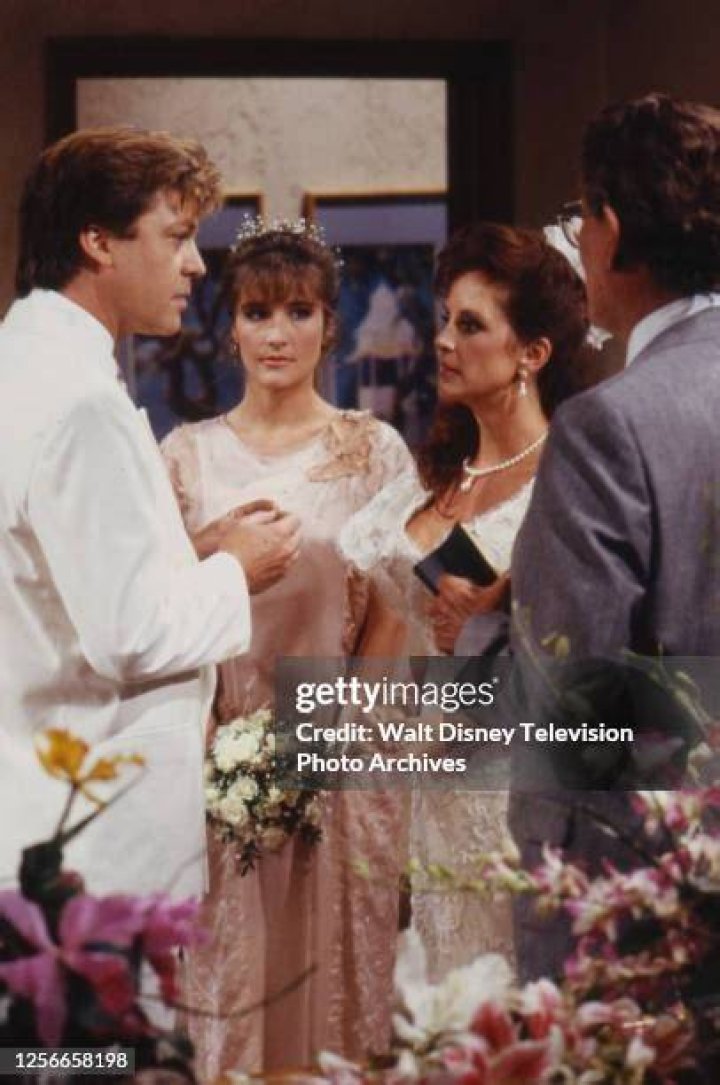 General Hospital actress Robyn Bernard is dead at 64 NewsFinale