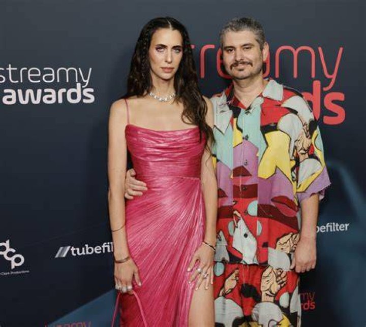 Hila Klein Art, Net Worth, Height, Clothing, Pregnant, Baby, Husband