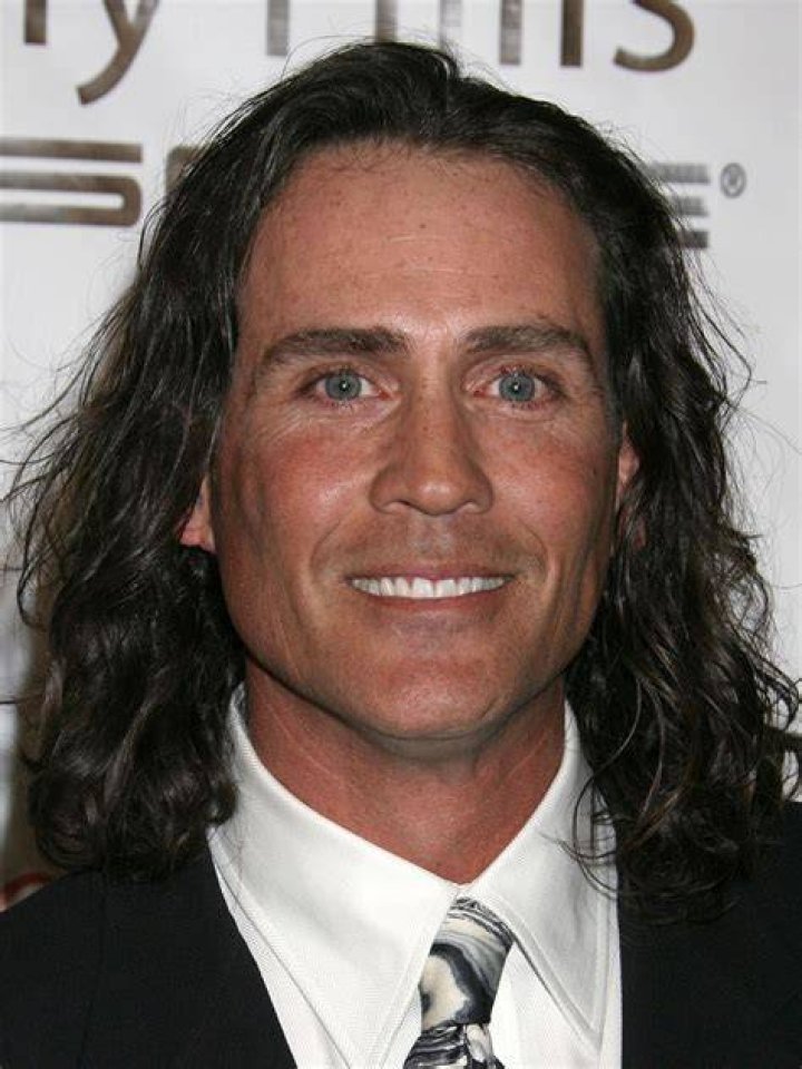 Joe Lara, formerly of "Tarzan the Epic Adventu8res," dies in small