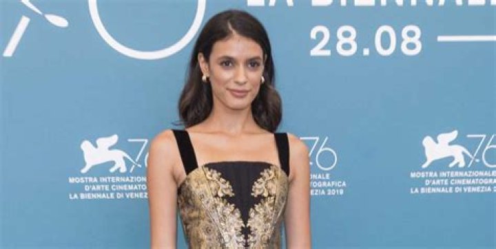 Laysla De Oliveira Height Weight Body Stats Family Facts