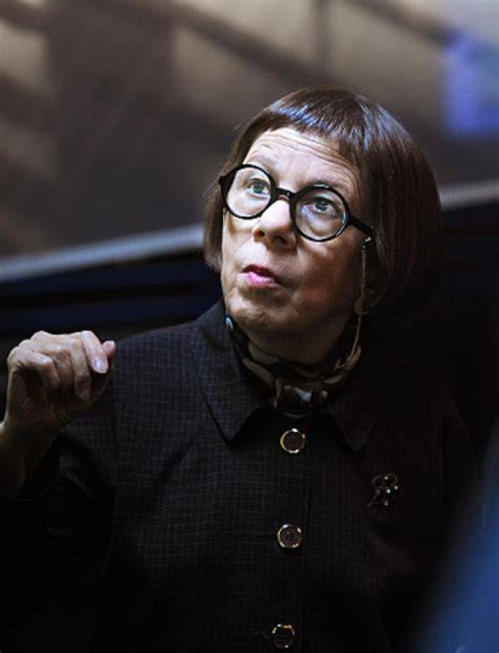 Linda Hunt Biography IMDb