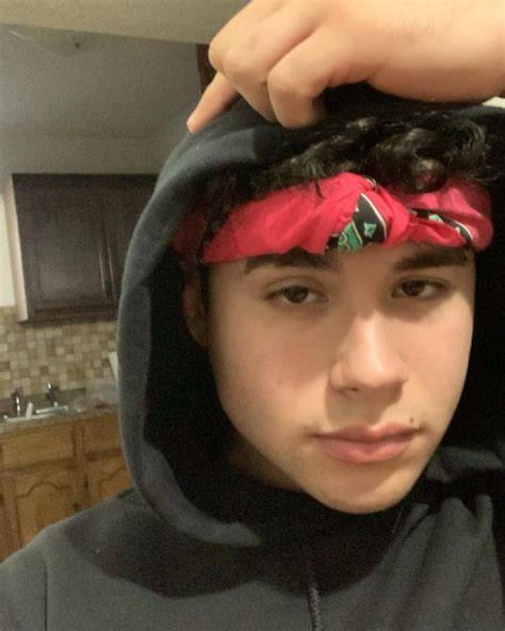 ‘Unexpected’ Alum Ethan Ybarra Looks Unrecognizable In Rare Photo NEW