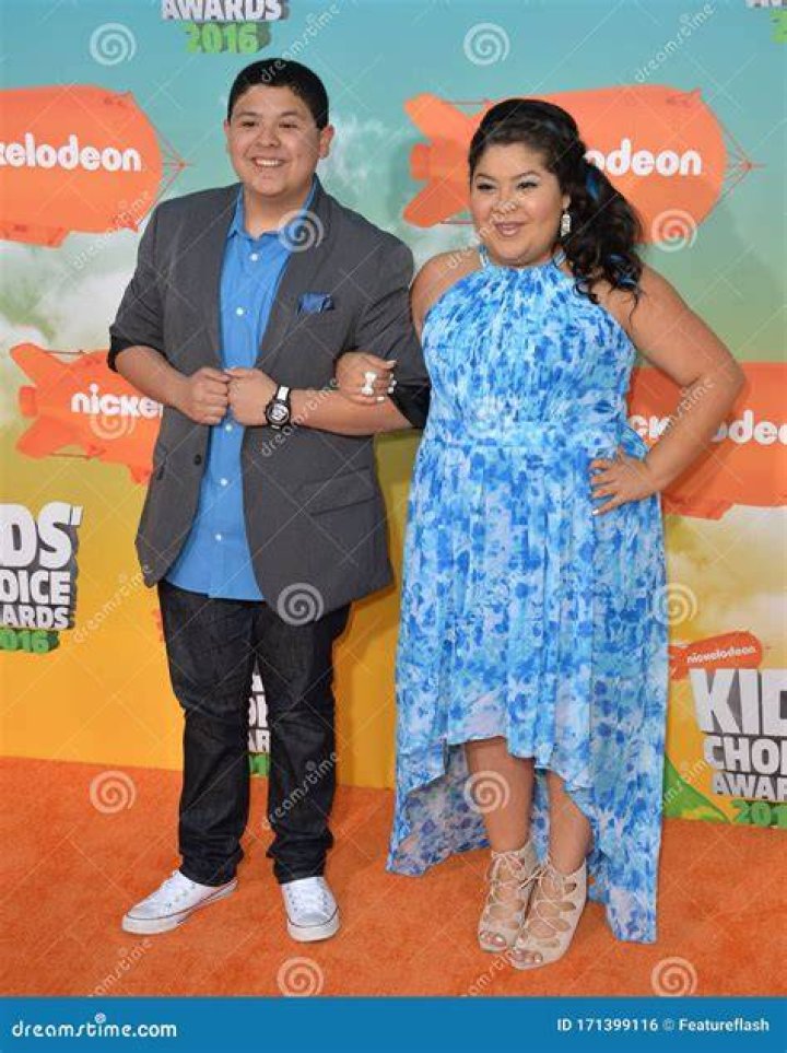 Rico Rodriguez y Raini Rodriguez en los SAG 2014 Fotos FormulaTV