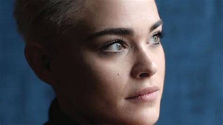 Skynd singer is Marina Ortega ? What do you think? 9GAG