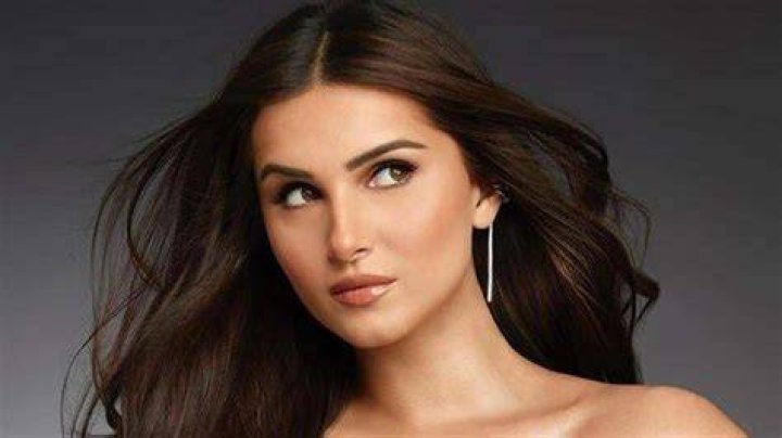 Tara Sutaria's Signature Monochrome Ethnic Style Is Back With Her