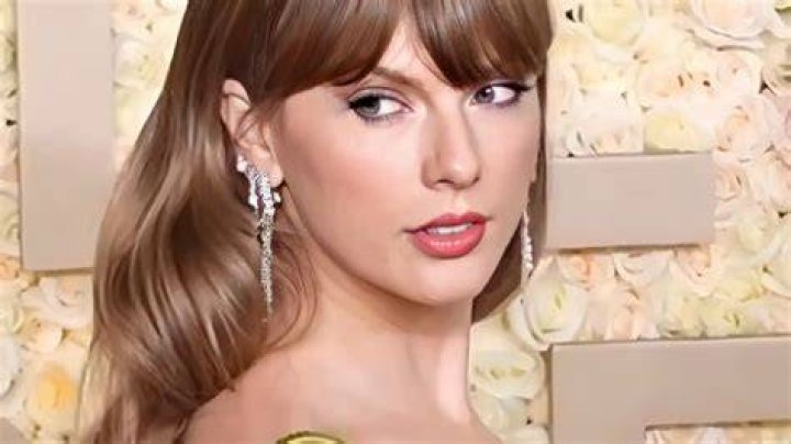 Taylor Swift's Message During Game Sparks Debate